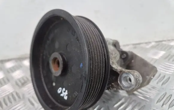 Mercedes-Benz R W251 Power steering pump A0064663101