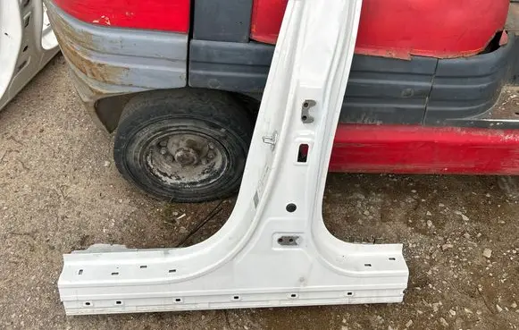 KIA EV6 Pillar (middle) 