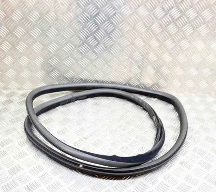 Volvo V70 Rubber seal rear door 