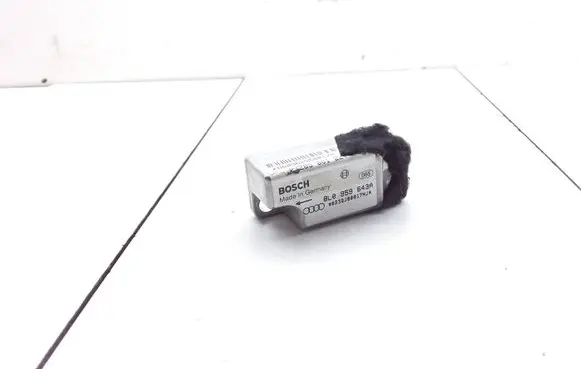 Audi A3 S3 8L Airbag deployment crash/impact sensor 8L0959643A 0285001224