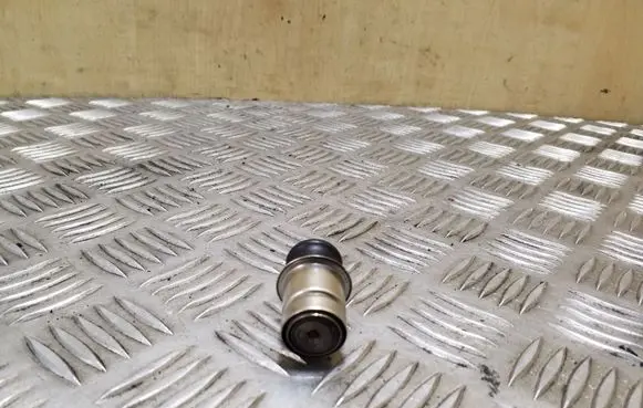 Toyota RAV 4 (XA20) Cigarette lighter 