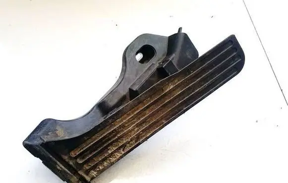 Accelerator throttle pedal