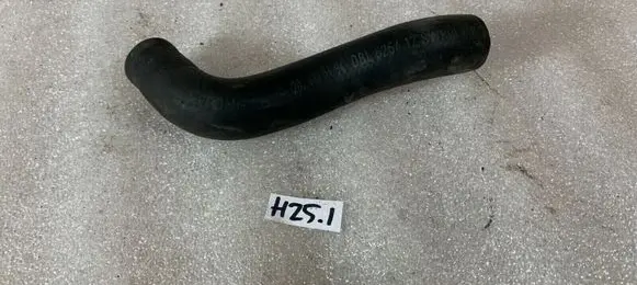 Mercedes-Benz C W202 Engine coolant pipe/hose 2028325494