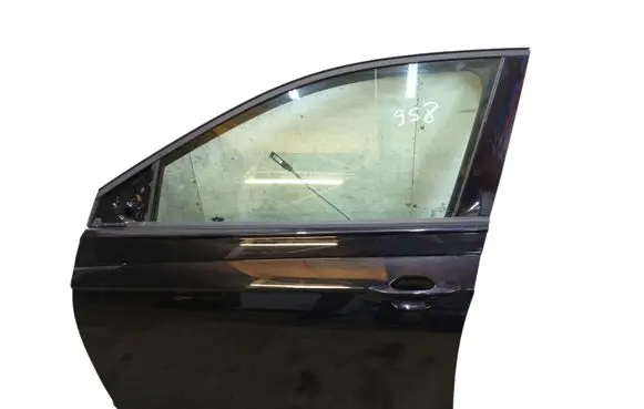 Volkswagen Taigo Front door