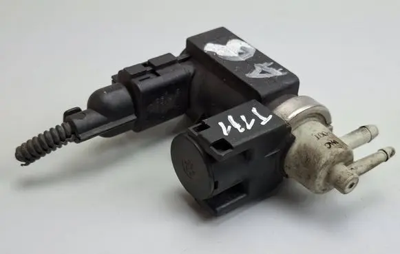Audi A4 S4 B7 8E 8H Turbo solenoid valve 8E0906627 72290313