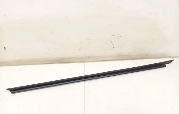 Seat Altea Front door glass trim molding 5P0837471