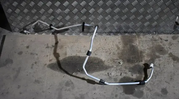 BMW X7 G07 Air conditioning (A/C) pipe/hose 6813590