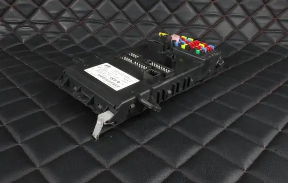 Hyundai Coupe Central body control module 954802C440 A1000489