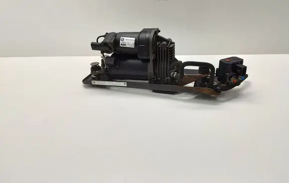 BMW 5 E60 E61 Air suspension compressor/pump 6777827 37236777827 372367778271