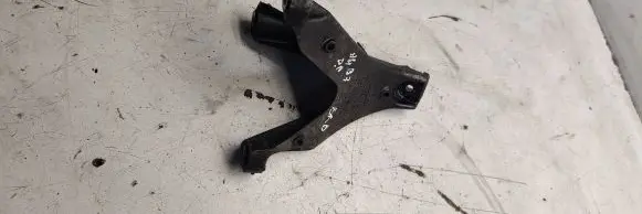Audi A4 S4 B7 8E 8H Engine mounting bracket 8e0199308ar