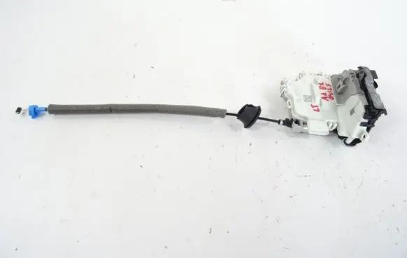 Audi A1 Front door lock 8X0839015C