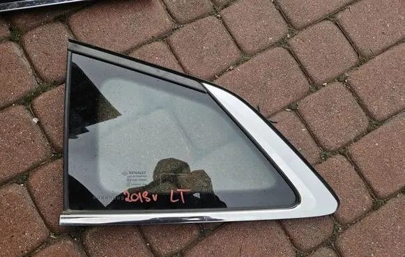 Renault Megane IV Front triangle window/glass 31TYS