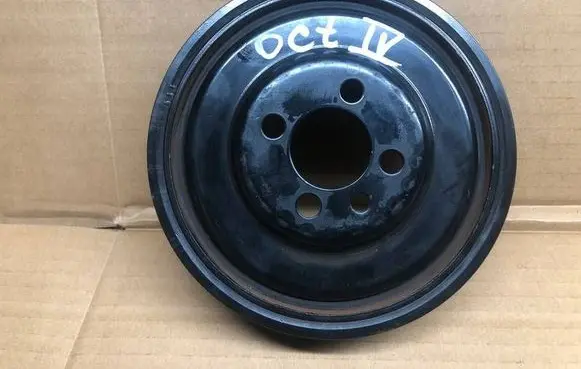 Skoda Octavia Mk4 Crankshaft pulley 04L105243