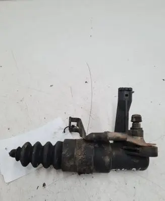 Clutch slave cylinder