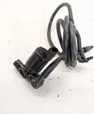 Volvo V60 Windscreen/windshield washer pump 32262082