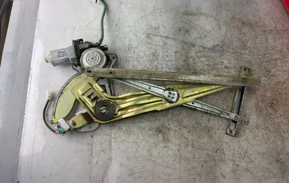 Mitsubishi Pajero Sport I Front door window regulator with motor Mr144595 0621006536
