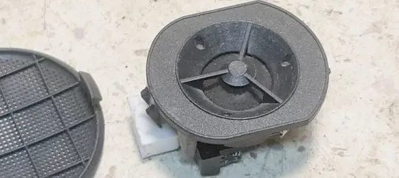 Front door high frequency speaker