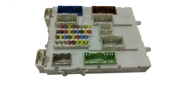 Ford Focus Fuse module BV6N14A073FS BV6T14014JFB 00009386