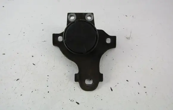 Ford Focus Engine mounting bracket 