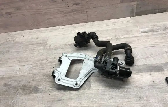 BMW 5 G30 G31 Electric auxiliary coolant/water pump 9372726