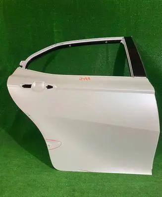 Toyota Camry VIII XV70 Rear door