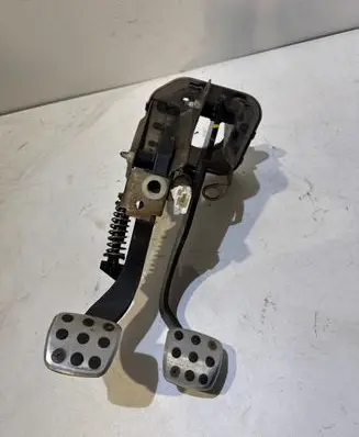 Peugeot 206 CC Pedal assembly 20989A00