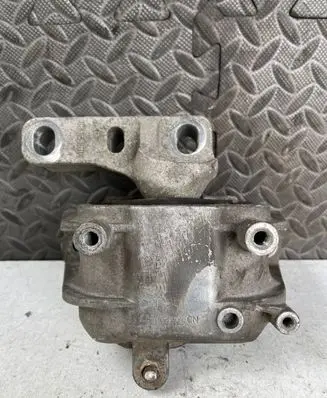 Skoda Octavia Mk2 (1Z) Engine mount bracket 1K0199262CN