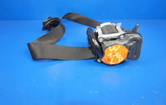 Mercedes-Benz A W176 Front seatbelt