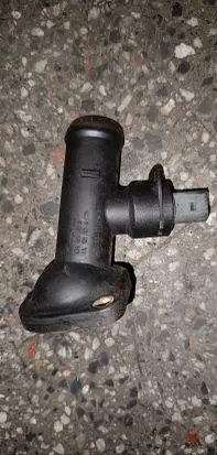 Volkswagen Caddy Engine coolant pipe/hose 03g121121a