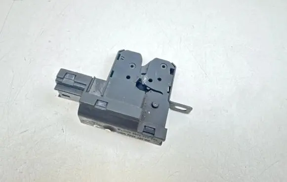 Renault Scenic I Tailgate/trunk/boot lock/catch/latch 7700430941 8200000894