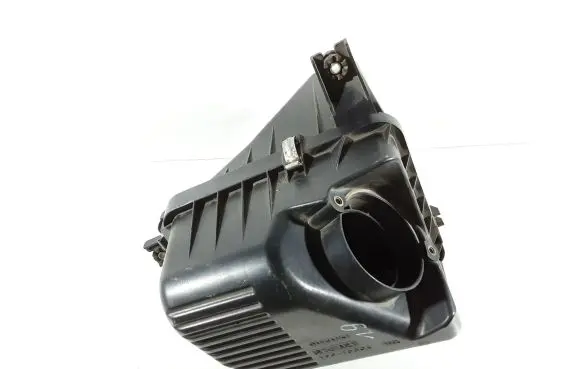 Suzuki Grand Vitara II Air filter box 67JA01