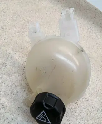 Citroen C3 Aircross Coolant expansion tank/reservoir cap 9800777280