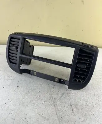 Nissan Micra Dash center air vent grill 01016530 68260K10381 68751AX601