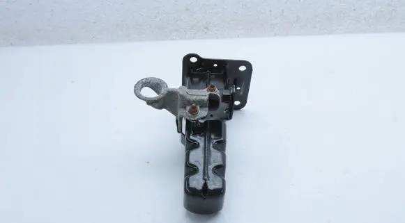 Mercedes-Benz Vito Viano W447 Front bumper mounting bracket A4476200095
