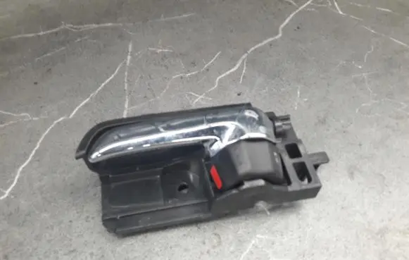 Suzuki SX4 Rear door exterior handle