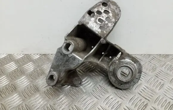 Audi A4 S4 B6 8E 8H Engine mounting bracket 8E0199351