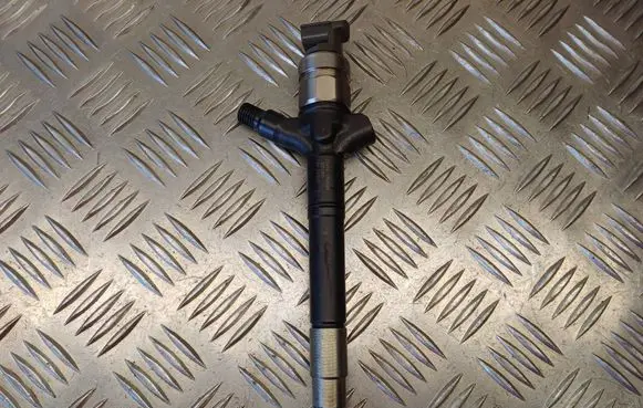 Toyota Avensis T250 Fuel injector 236700R050