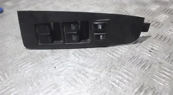 Nissan Maxima A34 Electric window control switch