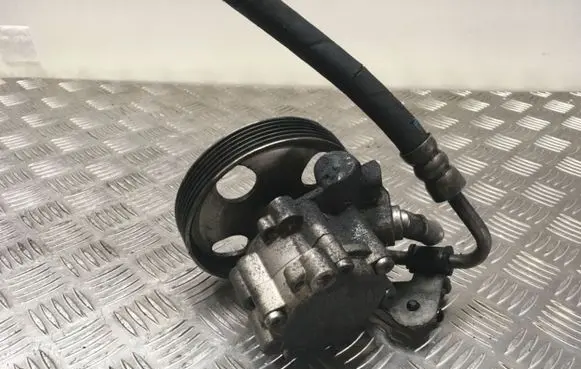 Citroen C5 Power steering pump 9637000880