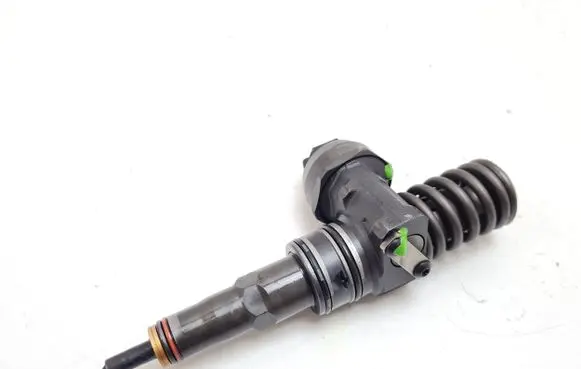 Volkswagen Caddy Fuel injector 038130073G 0414720215