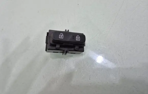 Volvo V40 Central locking switch button 31334570