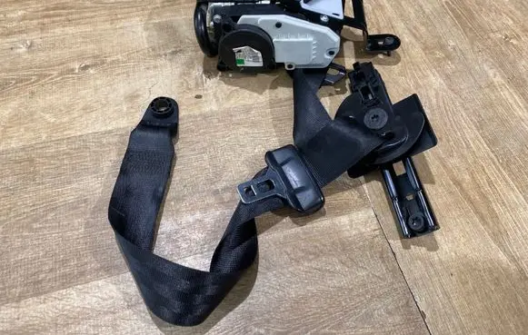 Land Rover Range Rover Sport L494 Front seatbelt DPLA611B08 626083500 S8GCD