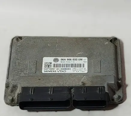 Volkswagen Jetta V Engine control unit/module 06A906033EM 5WP40267