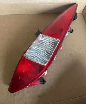 Ford Mondeo Mk III Rear/tail lights 03740