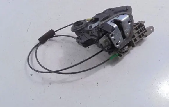 Suzuki Grand Vitara II Rear door lock 60805014