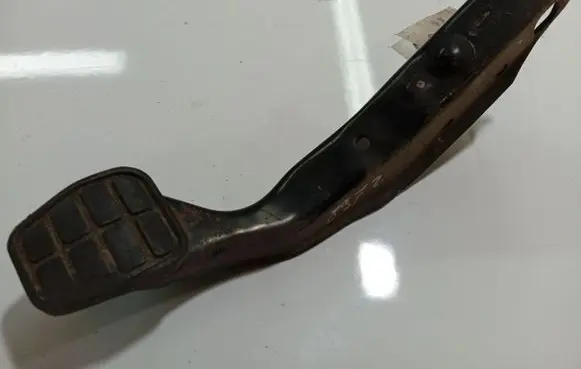 Volkswagen Golf III Brake pedal 