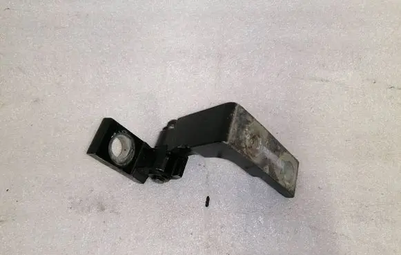 Volkswagen Touareg I Front door upper hinge 7L0831402A