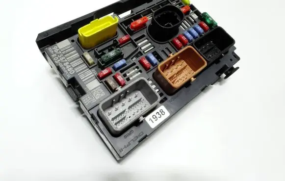 Peugeot 308 Fuse module 9675878480 17327983