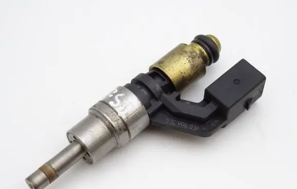 Volkswagen Golf V Fuel injector 03C906036A 0261500016