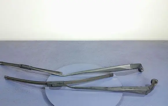 Honda Civic IX Front wiper blade arm